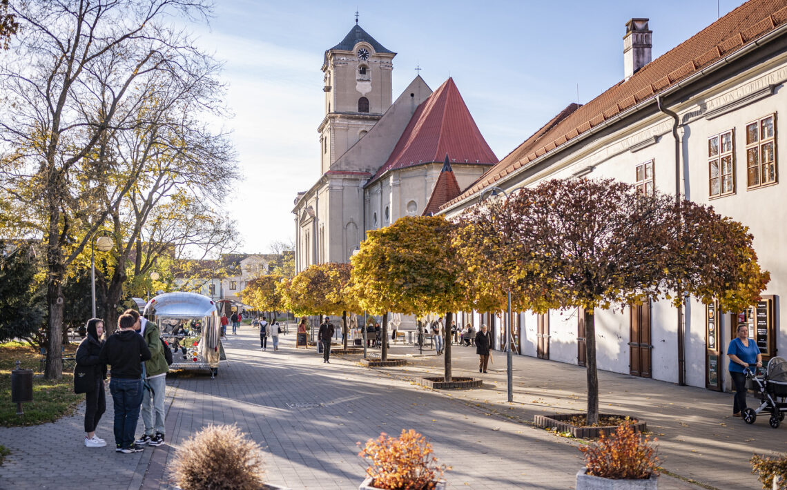 kulturne-leto-v pezinku-pokracuje-aj-v auguste.-zazite-lazo-plazo-na-plazi-priamo-v centre-pezinka