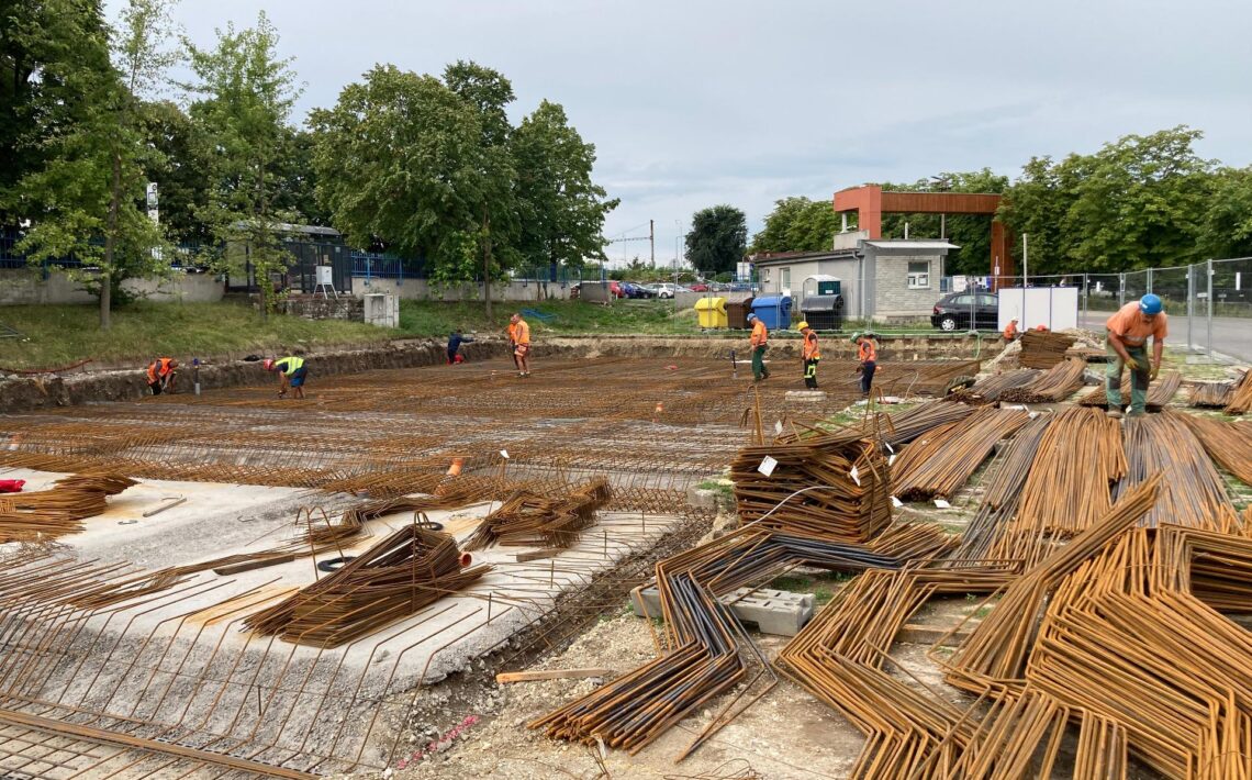 projekt-parkovacieho-domu-v-senci-pokracuje-podla-planu