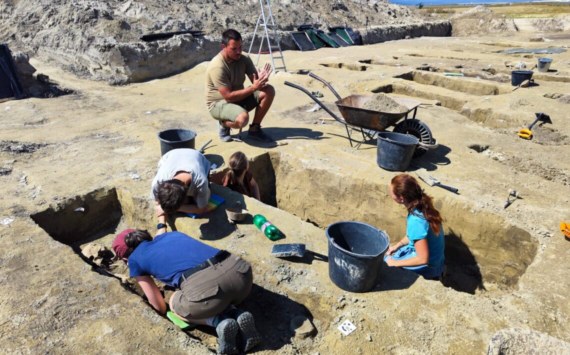 co-ukryva-archeologicke-nalezisko-v-podunajskych-biskupiciach?