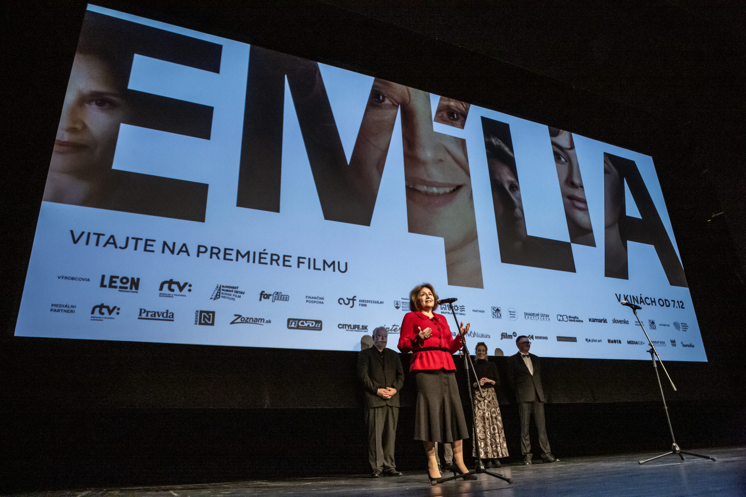 slavnostnej-premiery-noveho-filmu-o emilii-vasaryovej-sa-zucastnilo-mnoho-osobnosti-slovenskej-kultury