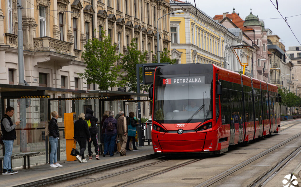 dopravny-podnik-bratislava-zaradil-do-premavky-novu-obojsmernu-elektricku