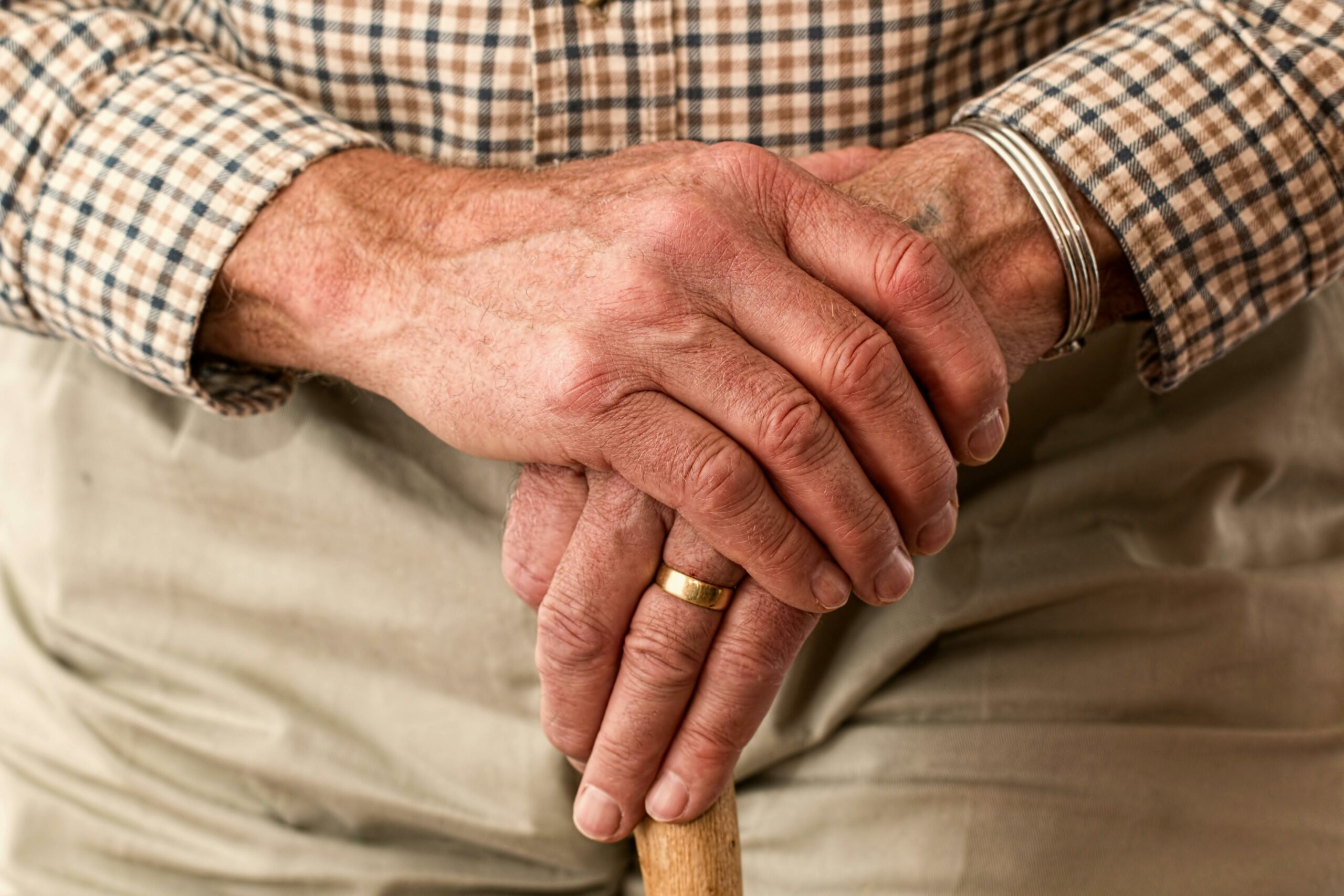 seniori,-pozor:-chrante-sa-pred-zlodejmi-a-podvodnikmi