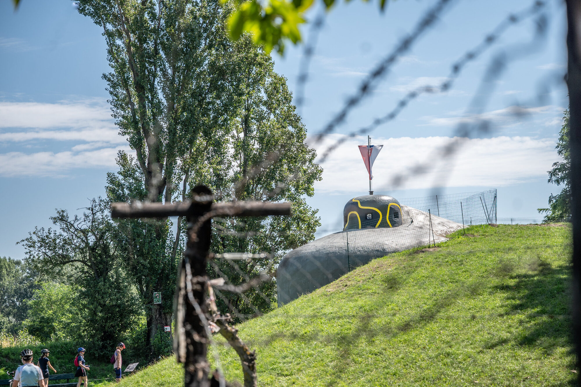 podte-s-nami-na-bicykli-po-stopach-zeleznej-opony.-petrzalka-a-jej-dotyky-s-totalitou