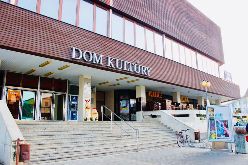 dom-kultury-v-pezinku-bude-mat-nove-okna