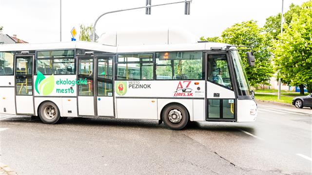 mestsku-autobusovu-dopravu-v-pezinku-bude-od-januara-zabezpecovat-spolocnost-az-lines,-s-r-o.-mesto-zaroven-pripravuje-navrh-na-opatovne-zavedenie-bezplatnej-mad