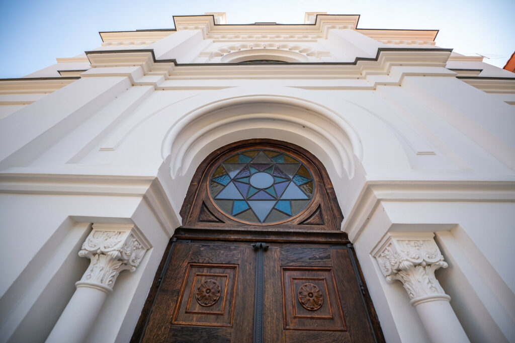 pozvanka-na-vikendove-podujatia-v-zrekonstruovanej-synagoge-v-senci:-pridte-zazit-festival-shalom-chaverim